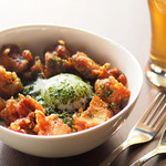 ダーツカフェ ウノ - やわらか唐揚げ丼　970円　甘辛ダレで煮詰めた特性ソースがクセになります♡