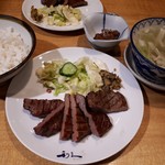 Gyuutan Sumiyaki Rikyuu - 牛たん定食・3枚(1650円)