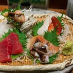 三重を喰らえ 貝ばか一代 - 2019.6 貝ばか御造り盛り合わせ（1,922円）マグロ赤身、サザエ、鳥貝、赤貝、ホッキ貝、ツブ貝