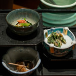 三重を喰らえ 貝ばか一代 - 2019.6 席料（432円）ホッキ貝と青菜の柚子胡椒和え、ツブ貝煮、アカニシ貝とアオサの芥子味噌和え