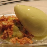 レストラン ラリューム - 熊本県産アンデスメロン ベルノー酒を香らせ ショコラブランとのマリアージュ