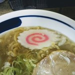 手打ちラーメン 森清 - ナルト！完璧な形です！