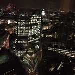 City Social - 窓からの夜景