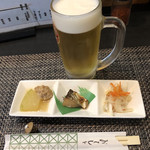 旬楽 - 生ビール、
            つきだし三種 (冬瓜肉団子、サワラ焼き、南蛮漬け)