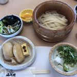 たらいうどん 山のせ - たらいうどんと、いなり寿司のセット