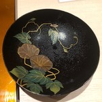 寿司と日本料理 銀座 一 - 椀蓋の絵