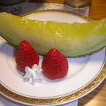 伊豆網代温泉　松風苑 - 水菓子　メロンと苺