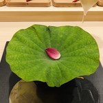 Yoshizawa - 渡蟹 甘エビ 錦糸ウリ 内子 酢と出汁ジュレ 青ズイキ ハスの葉と花びら