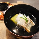 よし澤 - 房州竹岡産タチウオ 白髪葱 福岡県博多産翡翠茄子 利尻昆布と鮪出汁 柚子の香り