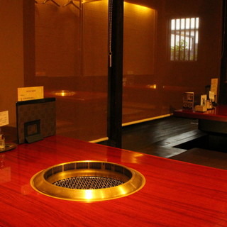 ◆Total of 34 seats ◆This is a tatami room with a moat separated by bamboo blinds.