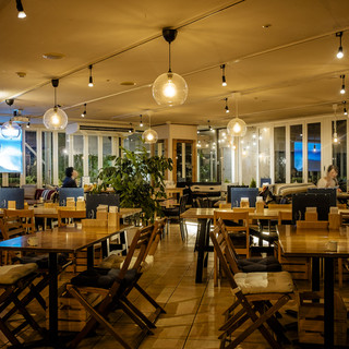 貸切では席レイアウトを自在に変更可能！音響・映像設備も完備♪