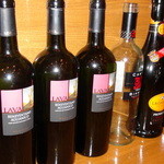 クチーナ　ピッコロ　コーヴォ - カウンターのワインボトル