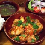 ガテモタブン - B　ジャシャマル　ランチ850円　鶏肉とトマトとトウガラシ