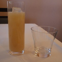 RISTORANTE REGA - ピーチネクターとウォーターグラス