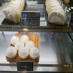 えこびと - ロールケーキにプリン