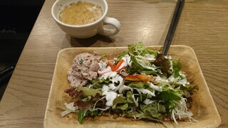 STEAK × WINE 肉バル LIMIT DISH - セットのサラダとスープ