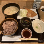 馬舌屋 - 「週替わり豚汁定食880円」今日はアジフライと唐揚げでした。