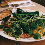 Bill's Victoria Restaurant - マッシュポテト&グリルチキン