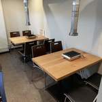 焼肉家げんちゃん - 店内(テーブル4席×2)