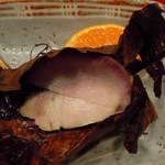 草喰 なかひがし - 赤大根と包み焼きの中身