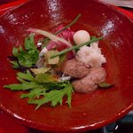 草喰 なかひがし - 鯉の洗い、辛味噌大根、小蕪の間引きカラコ、自然薯、山椒チラシ