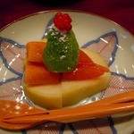 草喰 なかひがし - 年末なのでクリスマス風の水物。冬苺、ボンタンガク、洋梨