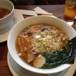 上海凱門 - 醤油ラーメン