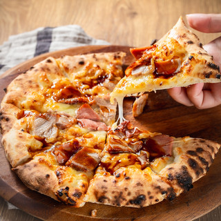 窯烤披薩和手工制作的義大利寬面也值得推薦