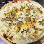 Sardina - カニと蟹味噌のグラタン風ピッツァ