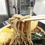 日栄軒 - めーん！ かなり色づいてるのわかるかな？