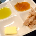 Midhiamurosuto - 各種トッピング（バター、杏ジャム、エキストラバージンオイル、ボロニアソーセージ）