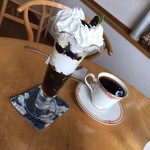 すみれ屋 - チョコレートパフェとマンデリン