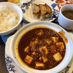 Bamiyan - 花椒とラー油の赤麻婆豆腐 餃子・ご飯セット 1067円。