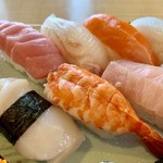 ん寿司 - 中とろや鯛、びんちょうなどもいます！！