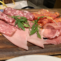Tavernetta Salvatore 仙台 - 生ハムとサラミ