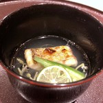 馳走 啐啄一十  - 炭火焼き赤甘鯛、蓴菜、利尻昆布と鮪節の出汁のお椀