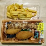 Kicchin Orijin - タルタルのり弁当と、その蓋にフライドポテト（サラダエレガンス味）150円分を乗せたところ