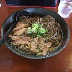 そば処蕃山 - 肉そば大盛りサービス580円