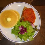 イリヤプラスカフェ - ミートローフとパンケーキのセット