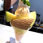 フルーツカフェ　フルータス - マスクメロンパフェ