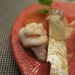 あもん ヨコ - フォアグラ入り、すっぽん出汁の茶碗蒸し 海鮮添え　メイン以外をズームアップ