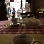 Cantine Barbaroux - 外の歩道にもテーブルが