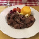 Cantine Barbaroux - 赤ワインで牛肉を煮込んだブラザート(Brasato)