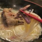 あもん ヨコ - 入麺啜る