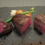 あもん ヨコ - 炉釜焼き塊肉ステーキ　ズームアップ