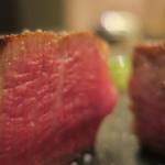 あもん ヨコ - 炉釜焼き塊肉ステーキ　ズームアップ