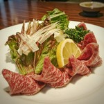ステーキはうす 珍や - 牛刺身のあぶり［¥1600］