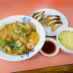 青竜亭 - 宝菜飯と、餃子鍋貼