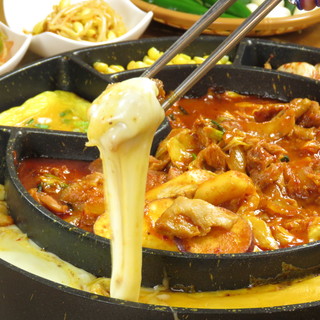 Classic! I want to eat “cheese dakgalbi” that can be enjoyed in a special iron plate pot!