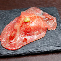 小形牧場牛の肉寿司